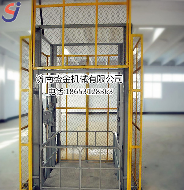 設(shè)計(jì)導(dǎo)軌式升降機(jī)地坑時(shí)要注意的問題 發(fā)布時(shí)間:2017-12-06 16:10:52 來源:濟(jì)南盛金升降平臺(tái)機(jī)械有限公司 點(diǎn)擊:50 設(shè)計(jì)導(dǎo)軌式升降機(jī)地坑時(shí)要注意的問題 導(dǎo)軌式(圖2) \